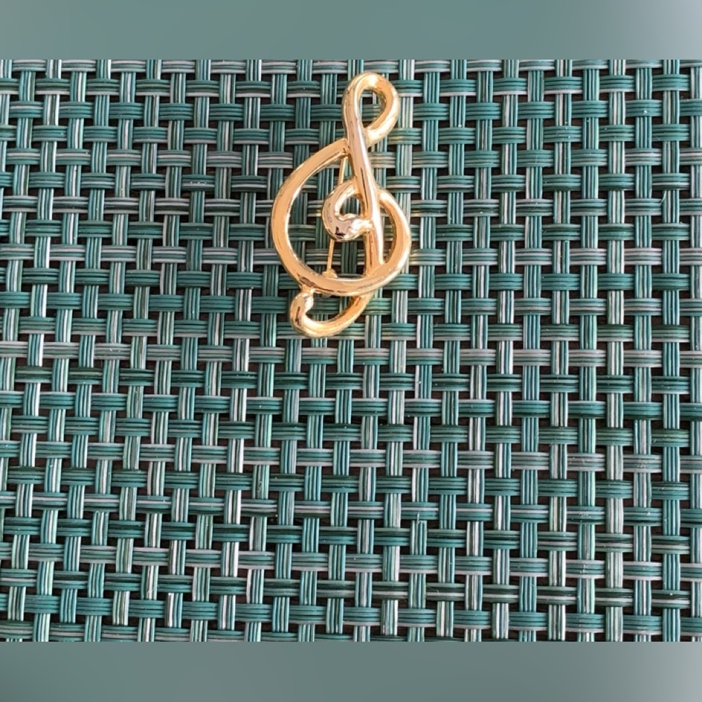 Costume Jewelry Gold Tone Musical Note Pin